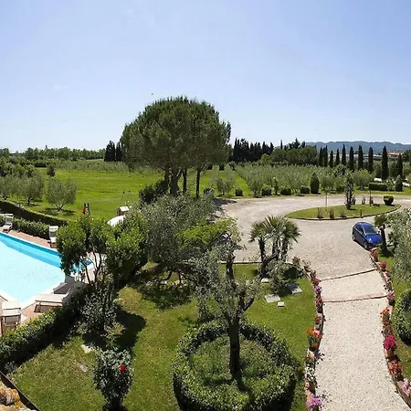 Tasteful With Shared Pool *