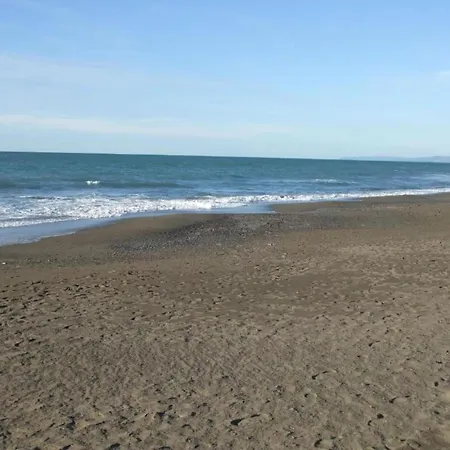 Tasteful With Shared Pool Apartamento Bolgheri